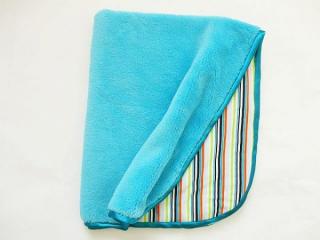 MeeMee Oboustranná deka 70x90 cm - tyrkys / barevné pruhy