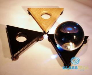 5 LED Dřevěný stojánek trojúhelník 117 mm (LED Dřevěný trojúhelníkový stojánek na skleněnou kouli)