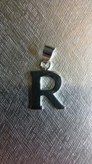 Ag/925 stříbrná písmena - písmenko R (písmeno R)