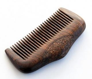 Dřevěný hřeben na vlasy jemný - santalové dřevo